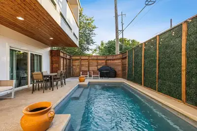Image de Renovated Dallas Home W/ Pool | Hot Tub | Grill