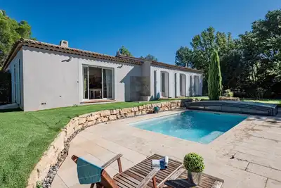 Image de Villa avec clim, piscine et proche du village
