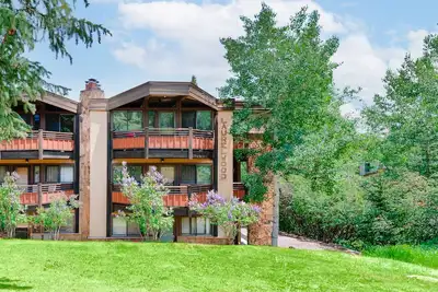 Image de Laurelwood Condominiums