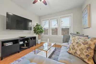 Image de Vacation Home Sleeps 10 w\/ Game Lounge · 5 mins walk to Nyc\/Ewr Train