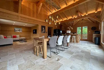 Image de Grand chalet 5 chambres, calme, proche commerces, babyfoot, appareils raclette et fondue