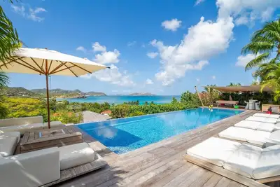 Image de Six-Bedroom Oceanfront Villa with Pool and Piano