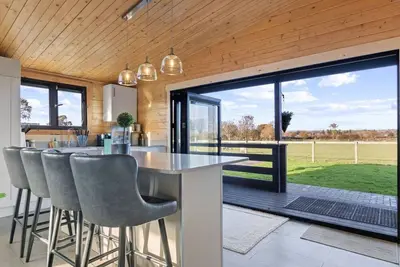 Image de Charming Cabin Retreat - Hot Tub and Fishing Lake