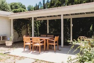 Image de Cozy Nook by Lake Mi&Dunes with Private Hot Tub!