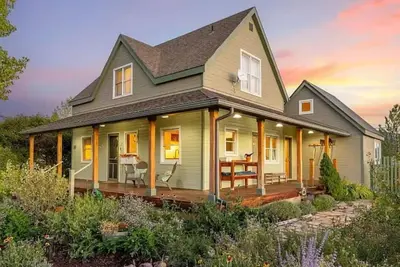 Image de Charming farmhouse in Historic Spring City with Ac, WiFi, and full kitchen.