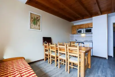 Image de 20m du centre station, 5ème étage, vue montagne, balcon, casier à ski, 60m², Les 2 Alpes