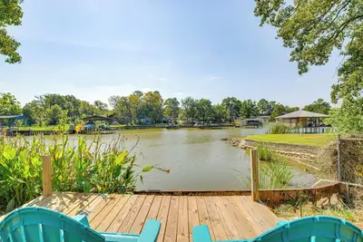 Image de Cedar Creek Reservoir Retreat w\/ Fire Pit + Deck!