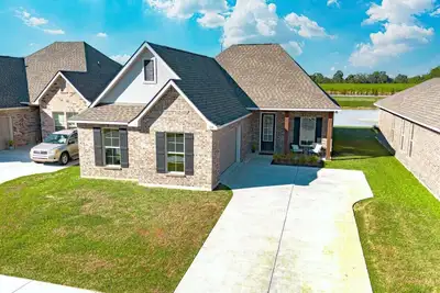 Image de Beautiful New 3 Bed 2 Bath