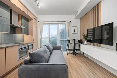 Image de Lovely 1 Br Suite + Gym + Pool, Mtcc, Cn Tower