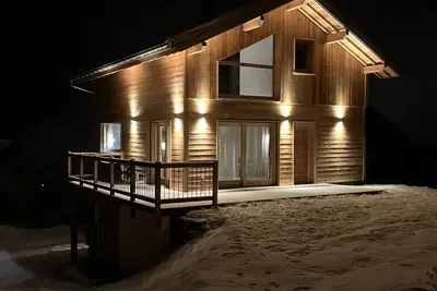 Image de Chalet neuf, vue magnifique près des pistes!