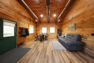Image de In The Heart Of Holmes County Oh Charming 2-bedroom lodge/Cabin with Ac and WiFi