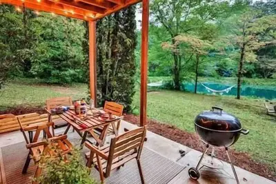 Image de Modern Family Cabin with Private Pond, Firepit & Foosball