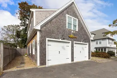 Image de Welcome to the \"Beach Haus, \" a charming retreat 400' from Minot Beach!