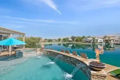 Image de Lakeside Oasis: Game Room, Pool & Spa T2