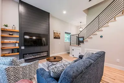 Image de Woodside Retreat-B: Modern Home