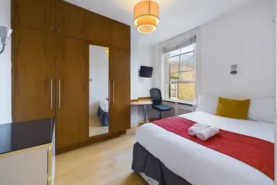 Image de Prestige-Appartement-Salle de bain privée extérieure-Vue sur Rue