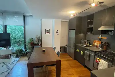 Image de Chic 2-bedroom apartment with great amenities in vibrant Brooklyn