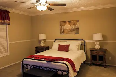 Image de Stay at a 4-bedroom Unique Historic Landmark just outside of the city of Selma. \n