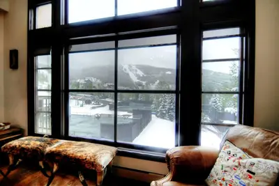 Image de Impeccable Ski-In\/Ski-Out Townhome with Views of the Lifts, Hot tub