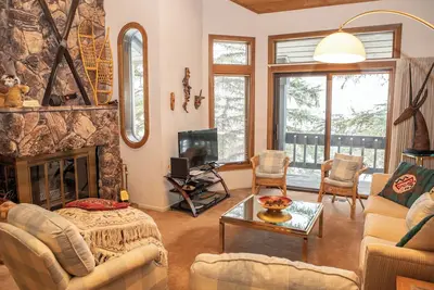 Image de Charming Townhouse Ski In/Out, Hot Tub, Golf Course Views