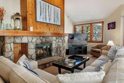 Image de Beautiful Mountain Residence, Ski in/out, Year-Round Pool and Hot Tubs