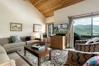 Image de Wonderfully Spacious Cabin, Community Pool & Hot tub