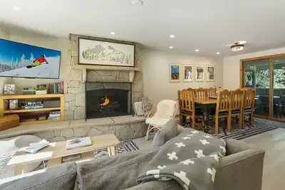 Image de Gorgeous Golf Course Townhome, Private Hot Tub, Minutes to Vail\/Beaver Creek