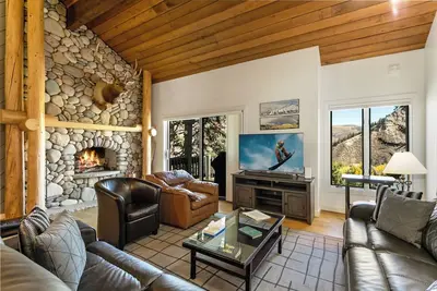 Image de Beautifully Renovated, Ski in/out, Hot Tub, Pool