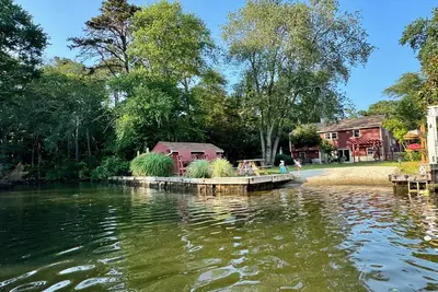 Image de Waterfront 4br w/ King Suite, Jacuzzi, Kayaks, Gym, Game Room & Private Beach