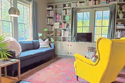 Charming Home 2 miles to Uga