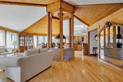 Image de Cosy Lake Paradise 4-Bed Retreat, Pet Friendly