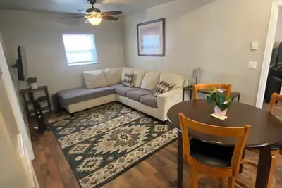 Image de Downtown! Charming 2-bedroom house with Ac, WiFi in fabulous Montrose