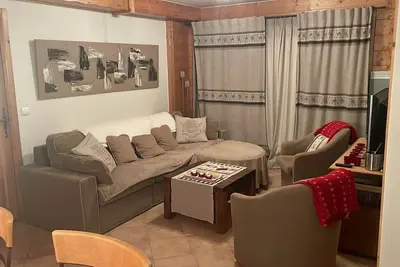 Image de Superbe appartement cosy Ă la montagne avec piscine commune.