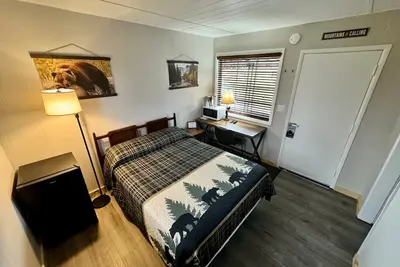 Image de Spencerport - Cozy Cabin Inn - Sleeps 2, 1 Full Size Bed