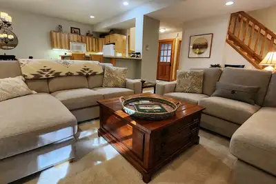Image de Woods Way Hideaway - minutes from Petoskey & Harbor Springs - close to beaches, skiing & more!