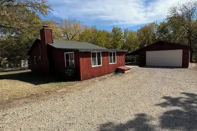 Image de Charming 2-bedroom cabin at Kanopolis Lake