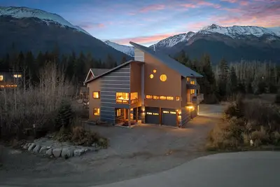 Image de Modern Girdwood House w/ Hot Tub, Sauna, and Fire Place