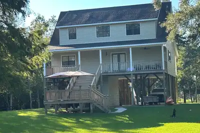 Image de Hidden Treasure Charming 4-bedroom river house on the Biloxi River\n