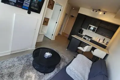 Image de Modern new condo in the heart of downtown - Full furnished