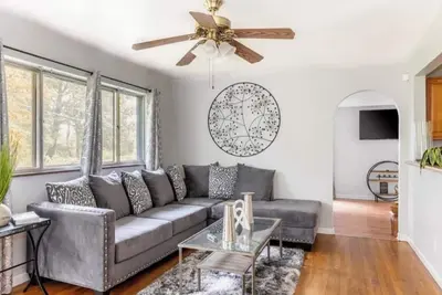 Image de ✨Enchanting Knoxville Oasis✨ 10 mins from Downtown & Ut ~ Private entrance