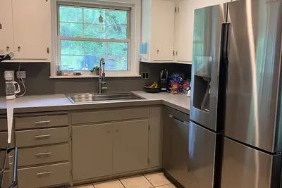 Image de Artistic 3-bedroom house in lovely Fayetteville with a great vibe