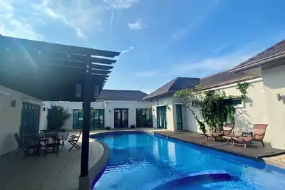 Image de Welcome to Laman Abang Bali-styled Villa, a great spot to experience Banting🏡