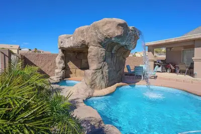 Image de 3 bedroom house with private jacuzzi & a beautiful pool with a spectacular view.