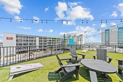 Image de Luxurious Ocean View Condo w/ Rooftop Deck | Modern, Spacious, & Prime Location!