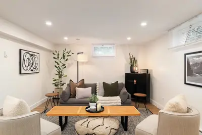 Image de Cozy Quiet 2 Bed Victoria Retreat with Gym