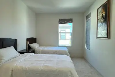 Image de Cozy 3-bedroom new built condo for 6 people near civina downtown