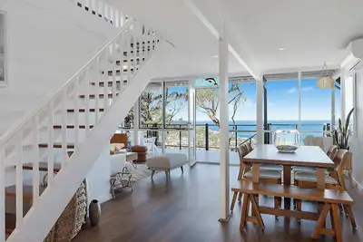 Image de The Glass House by Coast Hosting