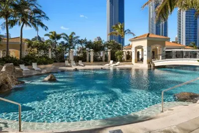 Image de Chevron Renaissance - Spacious 2 Bedroom Haven - CoastHM