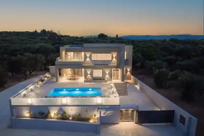 Villa Frantzeska - 4 Bedroom Villa With Private Pool