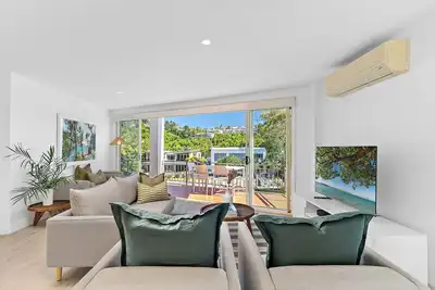 Image de Top Floor Riverfront Apartment 350m from Noosa Main Beach!
